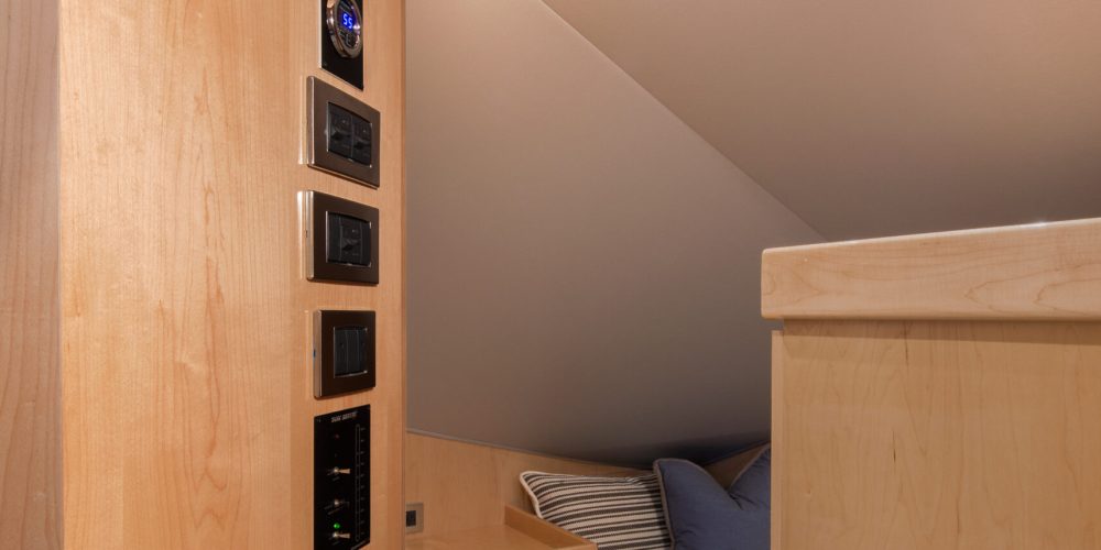 12Viking-80-Capt-Qrts